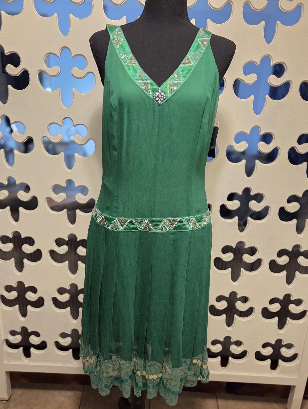 Elegant Green Embellished V-Neck Women's Dress